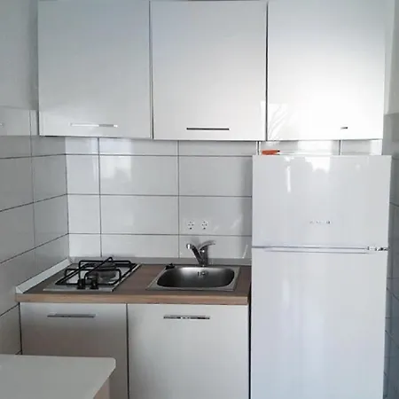 Apartament Mateo - By The Beach; Gdinj