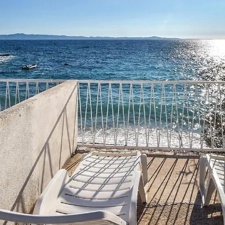 Apartament Mateo - By The Beach; Gdinj